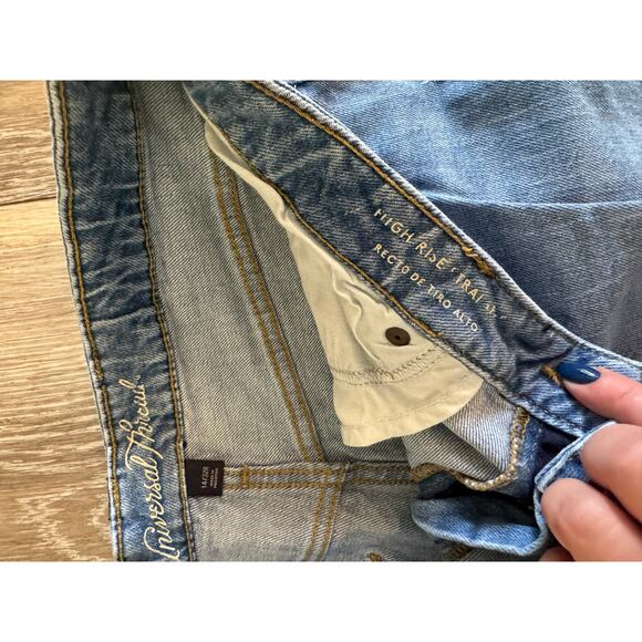 Universal Thread High rise Straight Light Wash Denim Distress Jean size 14R - Picture 4 of 6